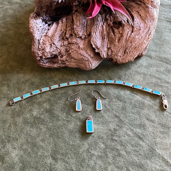 Beautiful Sterling Silver Turquoise Jewelry Set - Picture 2 of 6